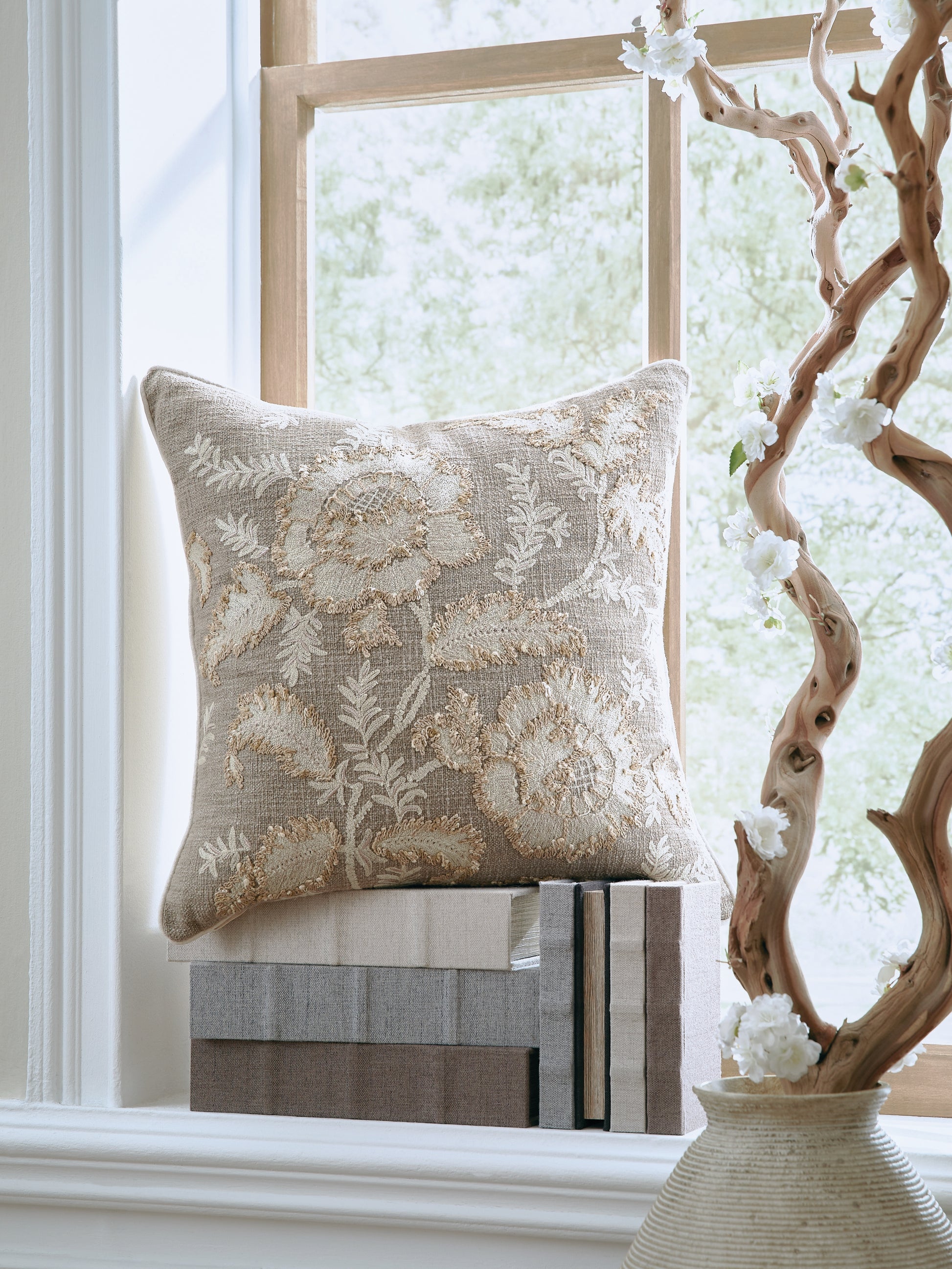 Auburndale Furniture Outlet - Ashley Furniture - Viveka Pillows - Pillow (4/CS) - A1001146