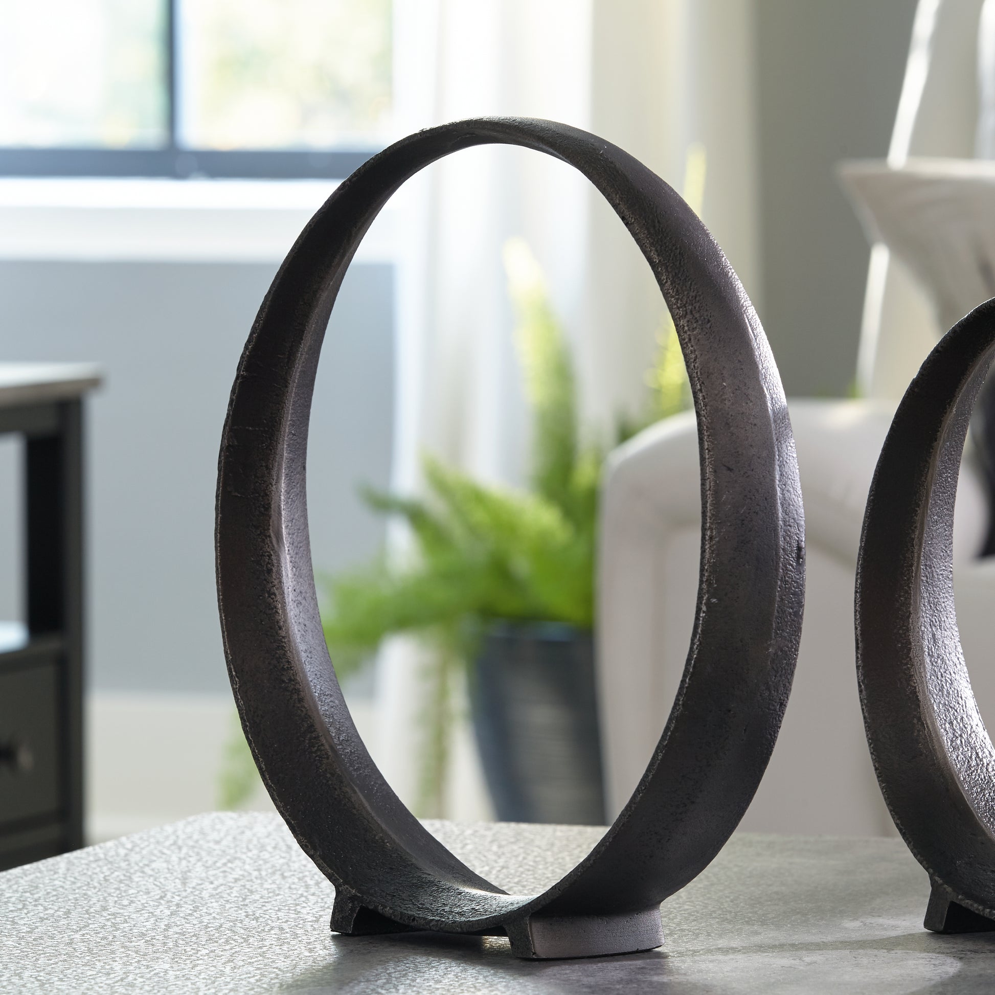 Auburndale Furniture Outlet - Ashley Furniture - Ryandale Sculpture - Sculpture (2/CS) / Antique Black - A2000498