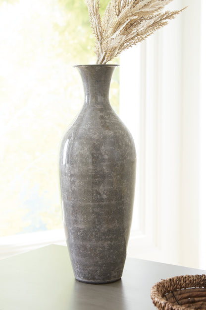 Brockwich Vase