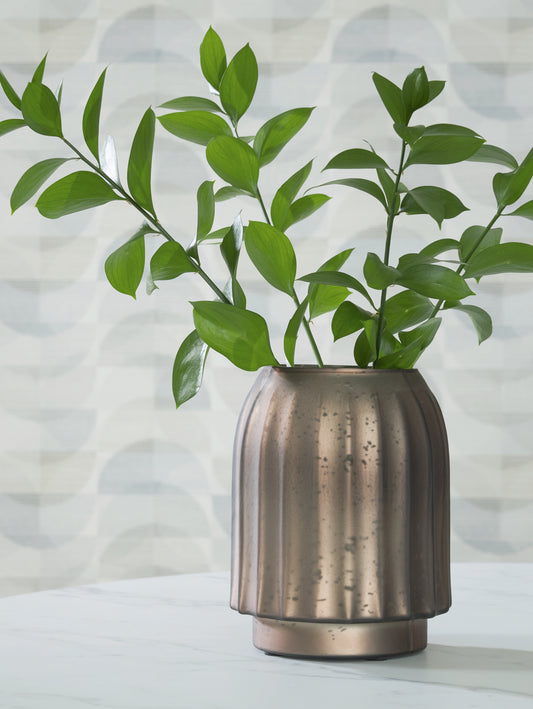 Auburndale Furniture Outlet - Ashley Furniture - Briarcott Vase - Vase / Brown - A2000703