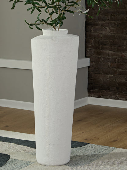 Auburndale Furniture Outlet - Ashley Furniture - Flurinworth Vase - Vase / Cream - A2000769