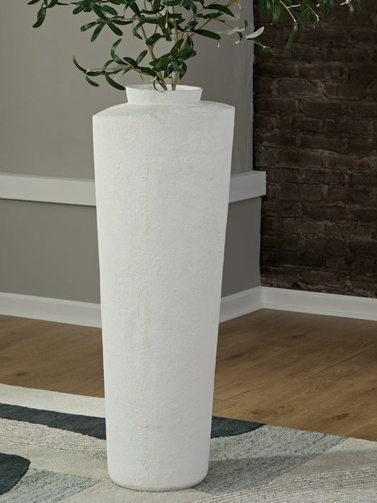 Auburndale Furniture Outlet - Ashley Furniture - Flurinworth Vase - Vase / Cream - A2000769