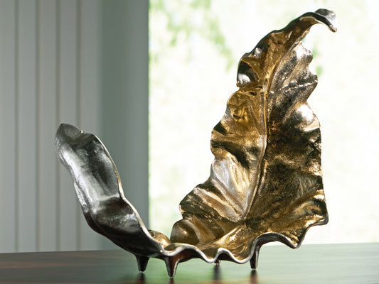 Auburndale Furniture Outlet - Ashley Furniture - Darinsen Sculpture - Sculpture / Gold/Silver Finish - A2000785