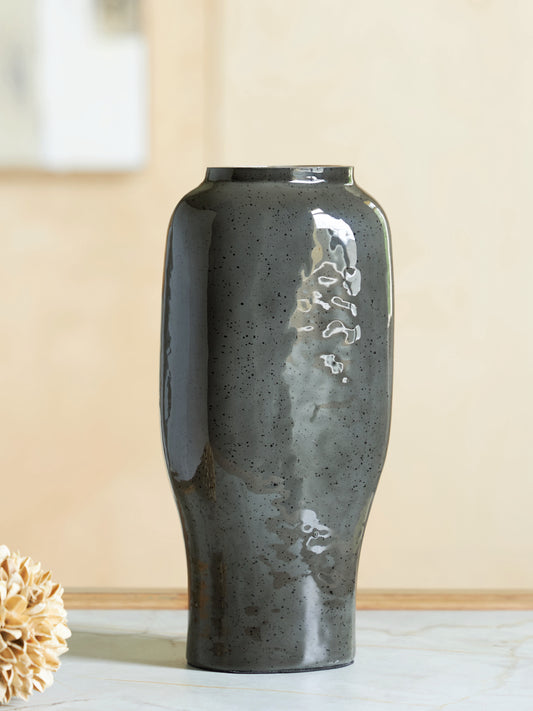 Auburndale Furniture Outlet - Ashley Furniture - Kierlain Vase - Vase / Gray/Black - A2000808