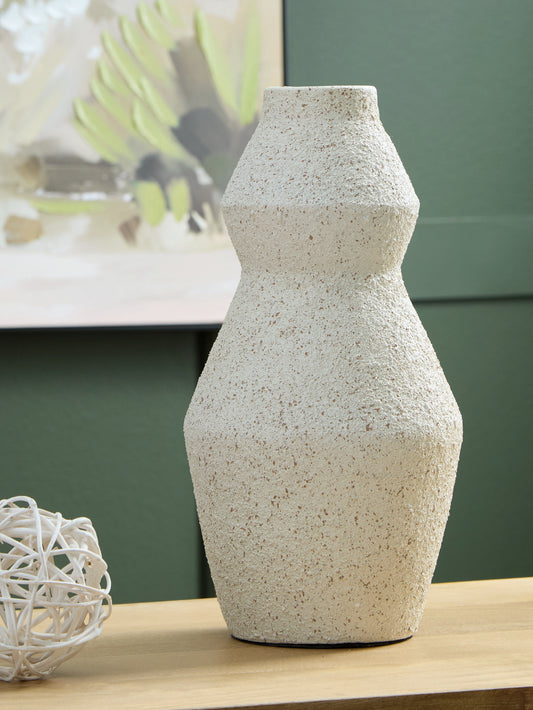Auburndale Furniture Outlet - Ashley Furniture - Dawthorne Vase - Vase / Cream - A2000850