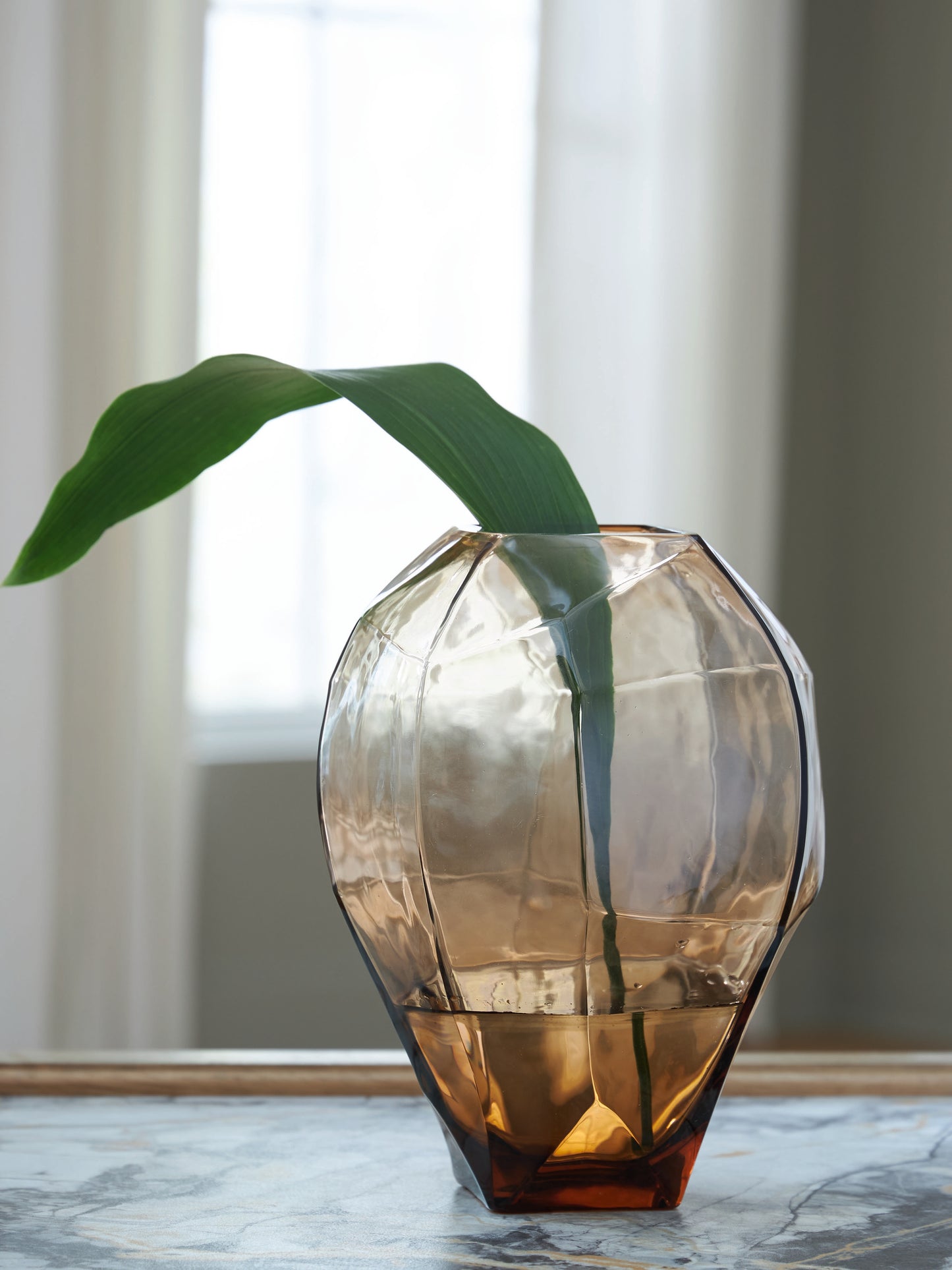 Auburndale Furniture Outlet - Ashley Furniture - Ewart Vase - Vase / Light Brown - A2000866