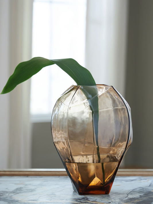 Auburndale Furniture Outlet - Ashley Furniture - Ewart Vase - Vase / Light Brown - A2000866