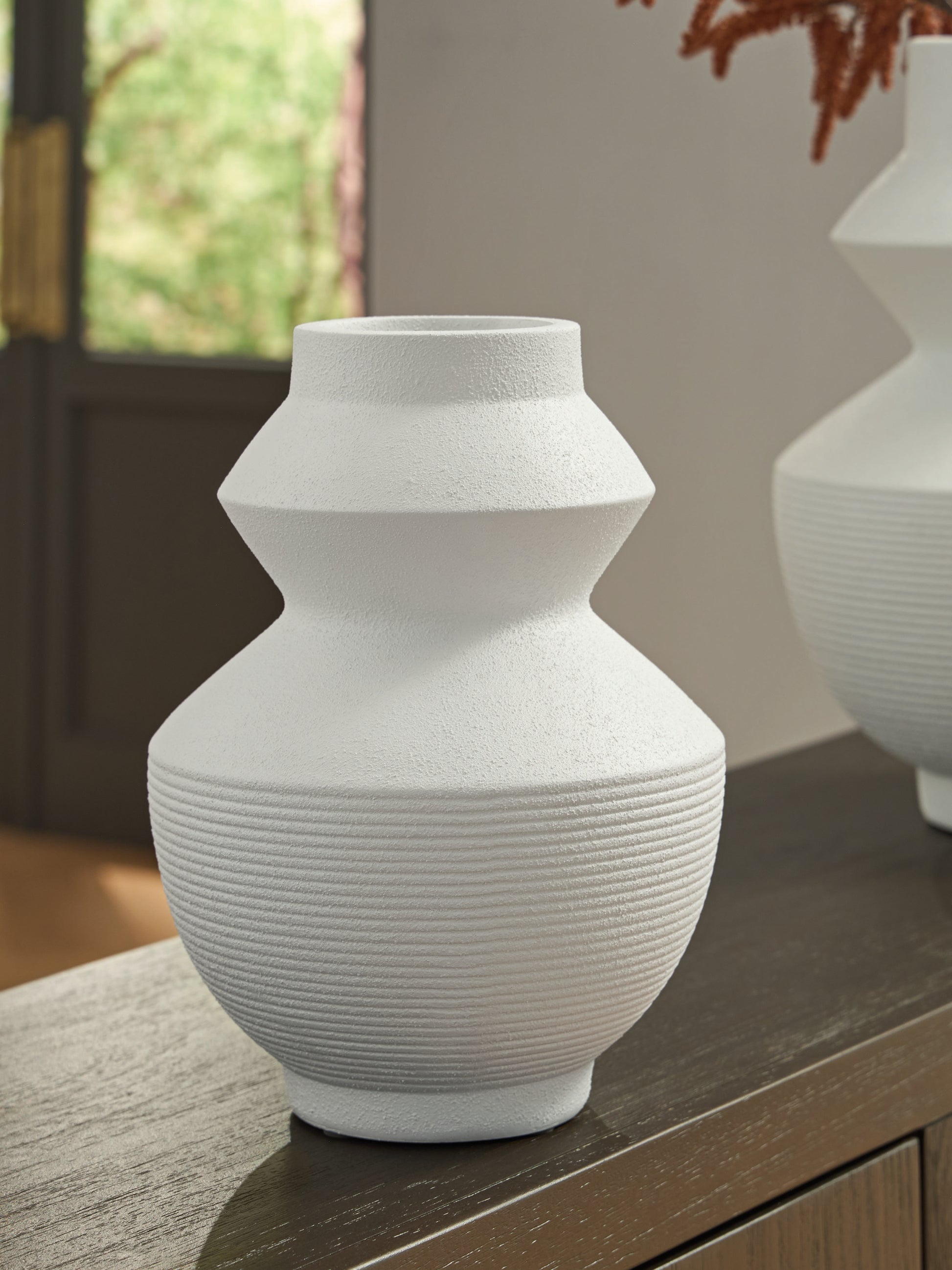 Auburndale Furniture Outlet - Ashley Furniture - Naveen Vase - Vase / White - A2000870
