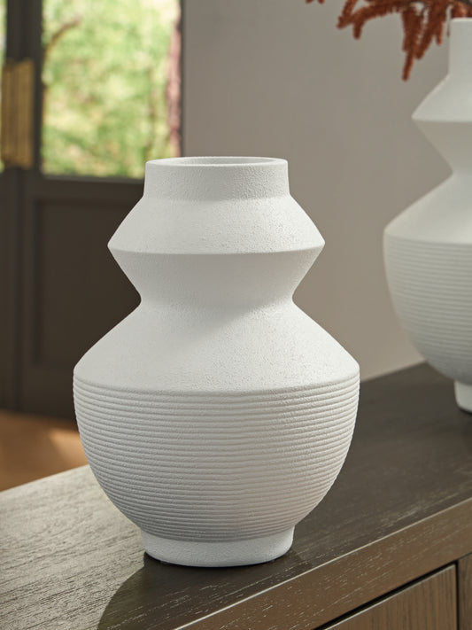 Auburndale Furniture Outlet - Ashley Furniture - Naveen Vase - Vase / White - A2000870