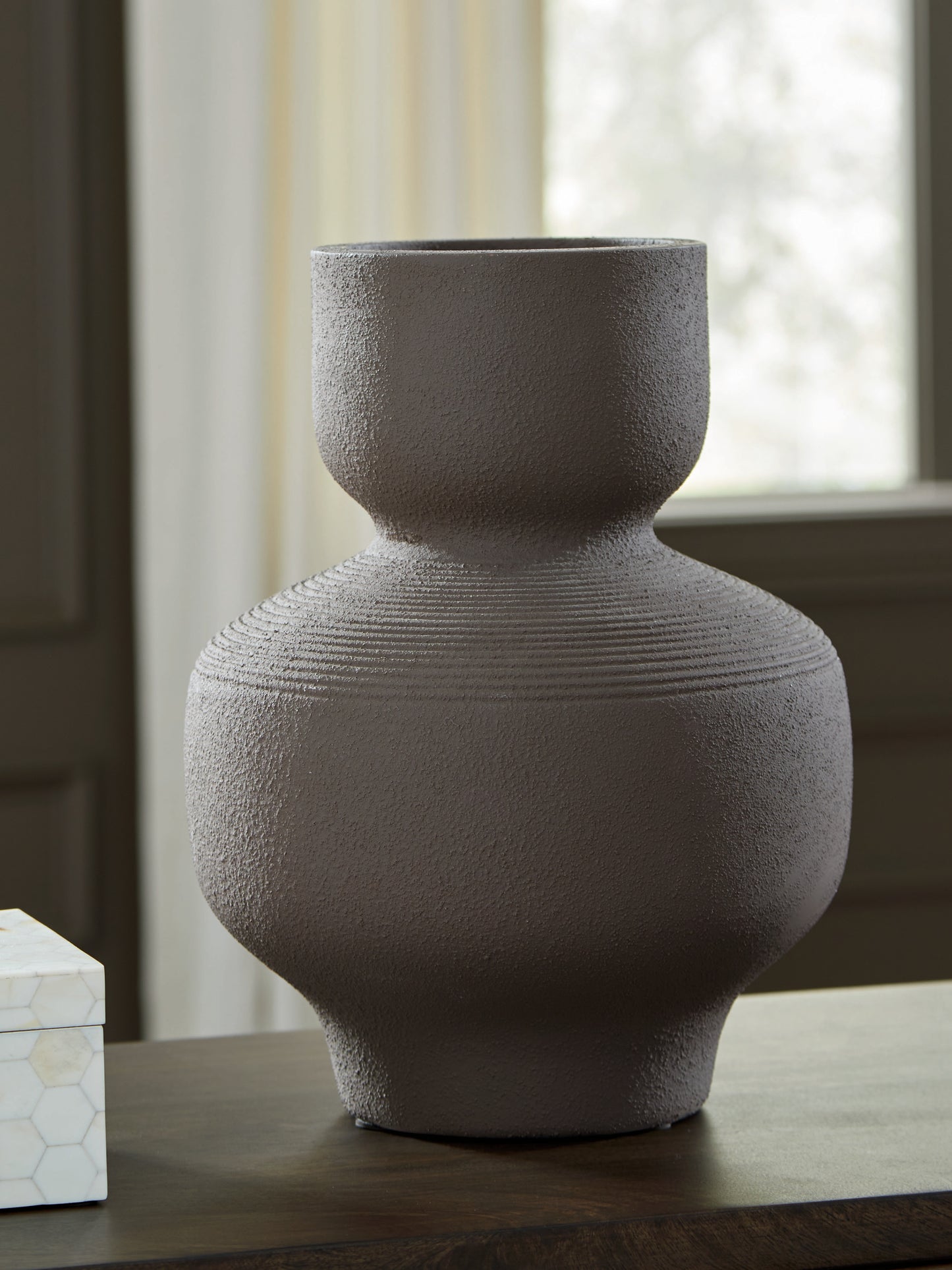 Auburndale Furniture Outlet - Ashley Furniture - Dalsen Vase - Vase / Brown - A2000872