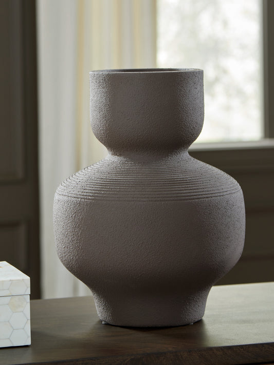 Auburndale Furniture Outlet - Ashley Furniture - Dalsen Vase - Vase / Brown - A2000872
