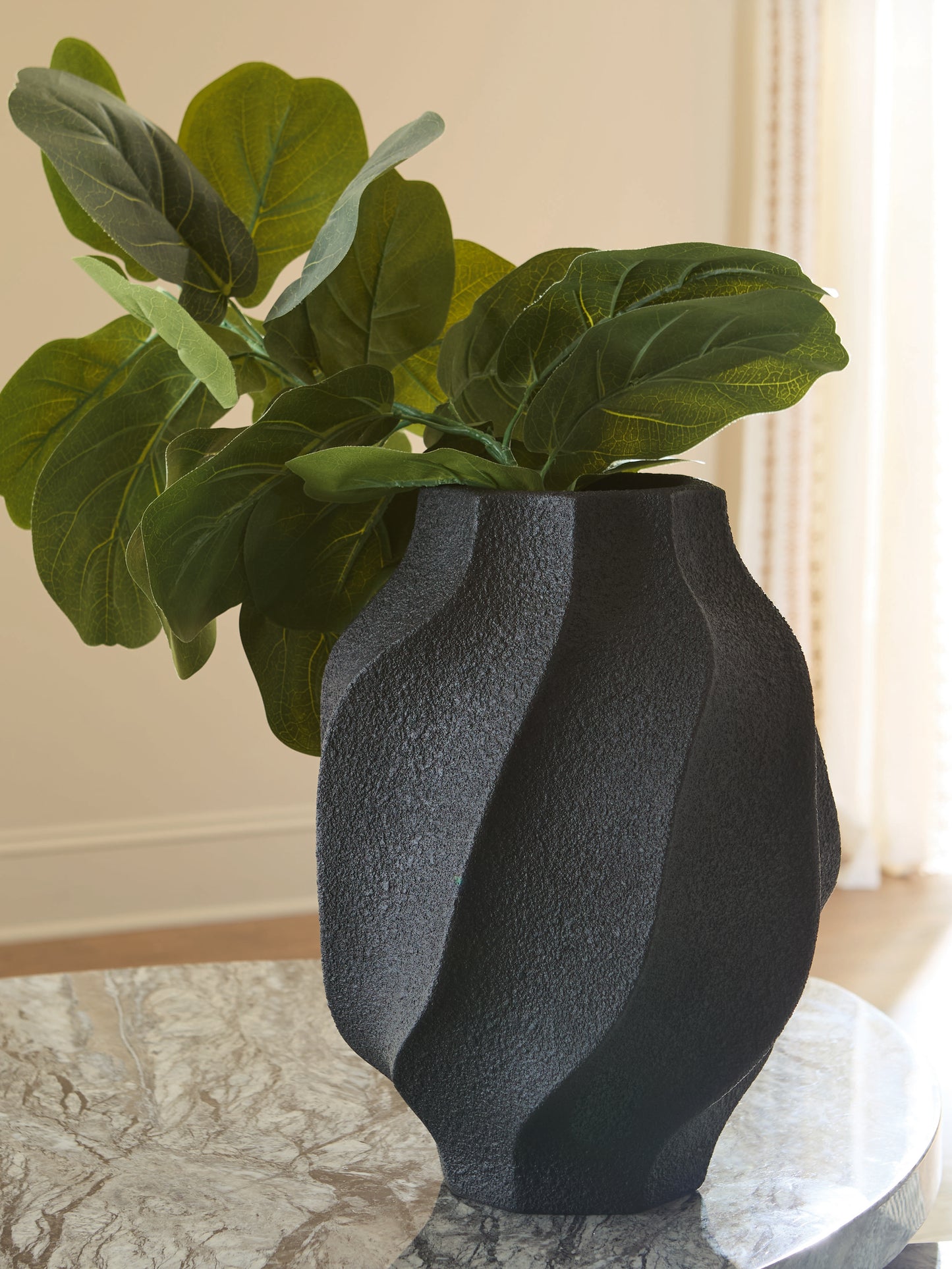 Auburndale Furniture Outlet - Ashley Furniture - Judworth Vase - Vase / Black - A2000874