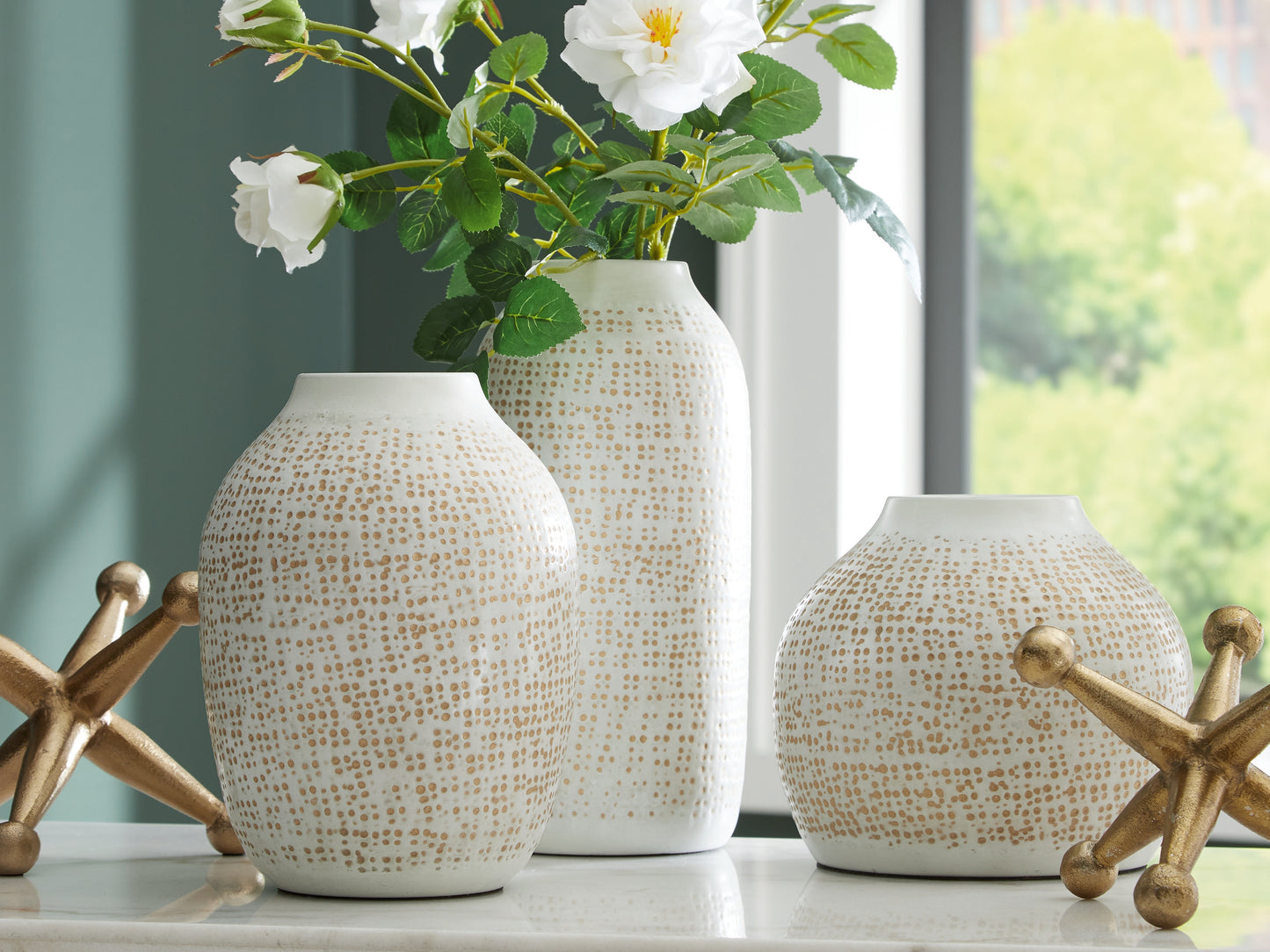 Auburndale Furniture Outlet - Ashley Furniture - Vinburn Accessory Set (Set of 5) - Accessory Set (5/CN) / White/Gold Finish - A2C00213