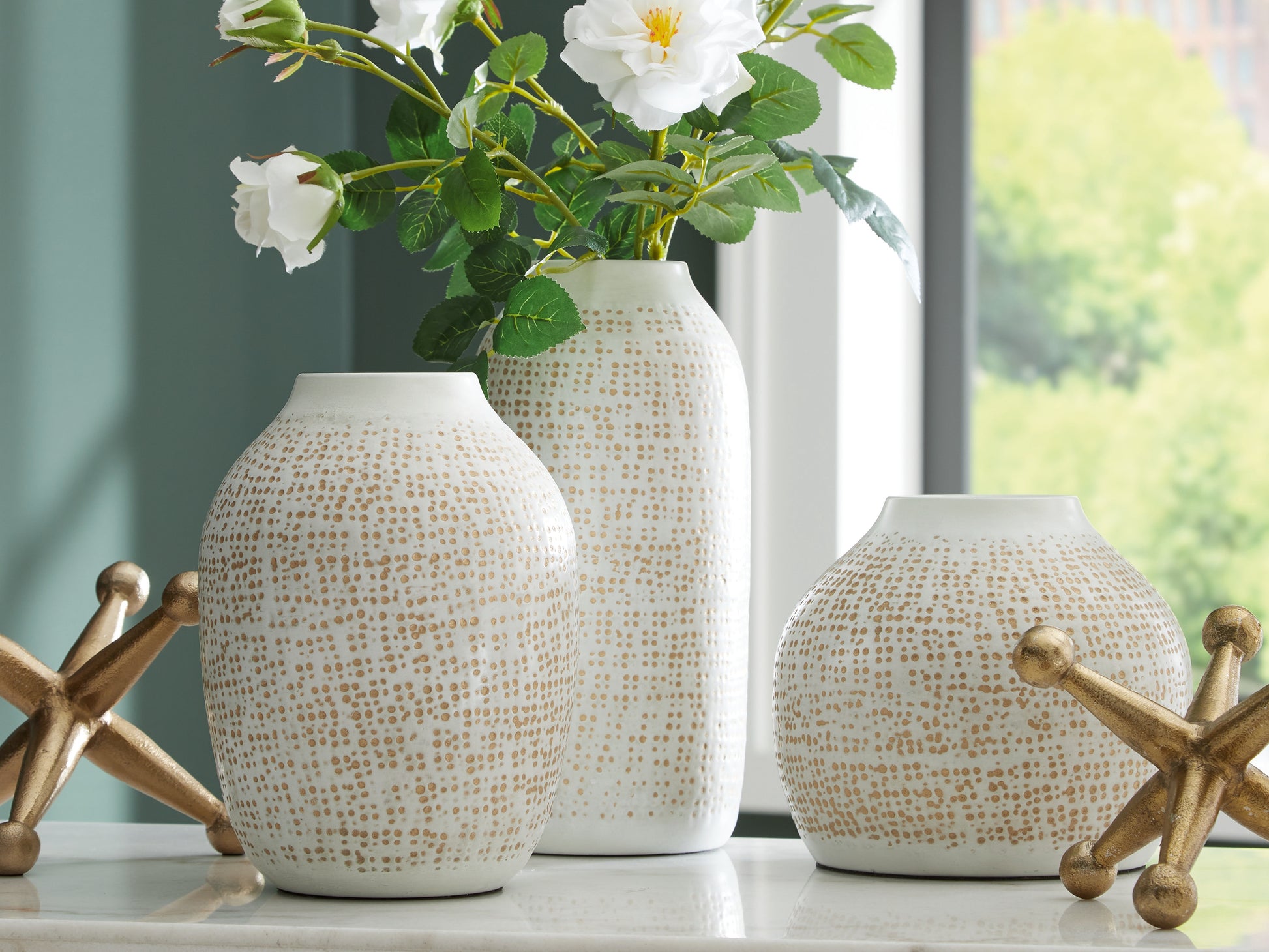 Auburndale Furniture Outlet - Ashley Furniture - Vinburn Accessory Set (Set of 5) - Accessory Set (5/CN) / White/Gold Finish - A2C00213