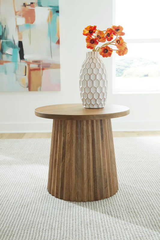 Auburndale Furniture Outlet - Ashley Furniture - Ceilby Accent Table - Accent Table / Black - A4000603