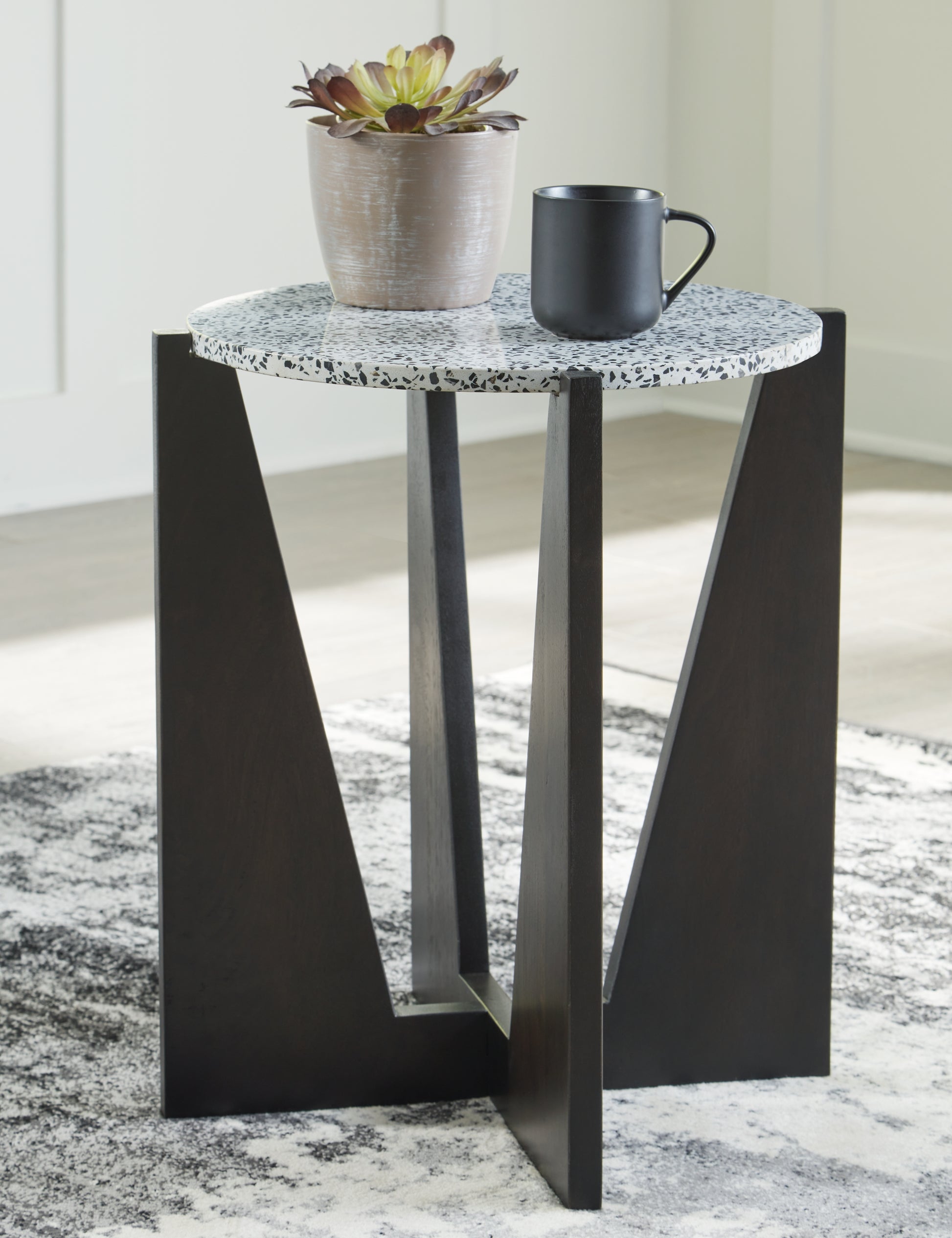 Auburndale Furniture Outlet - Ashley Furniture - Tellrich Accent Table - Accent Table / Black/White - A4000616