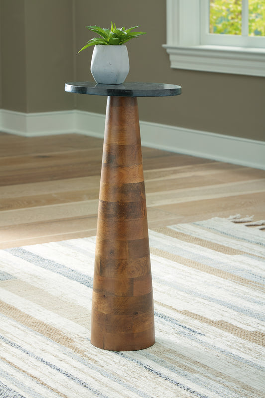 Auburndale Furniture Outlet - Ashley Furniture - Quinndon Accent Table - Accent Table / Brown/Black - A4000633