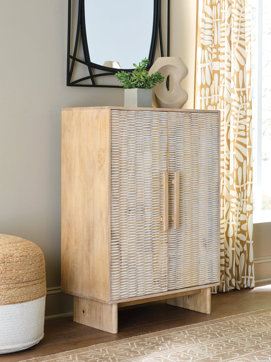 Auburndale Furniture Outlet - Ashley Furniture - Dallinbury Accent Cabinet - Accent Cabinet / Natural/White Wash - A4000696