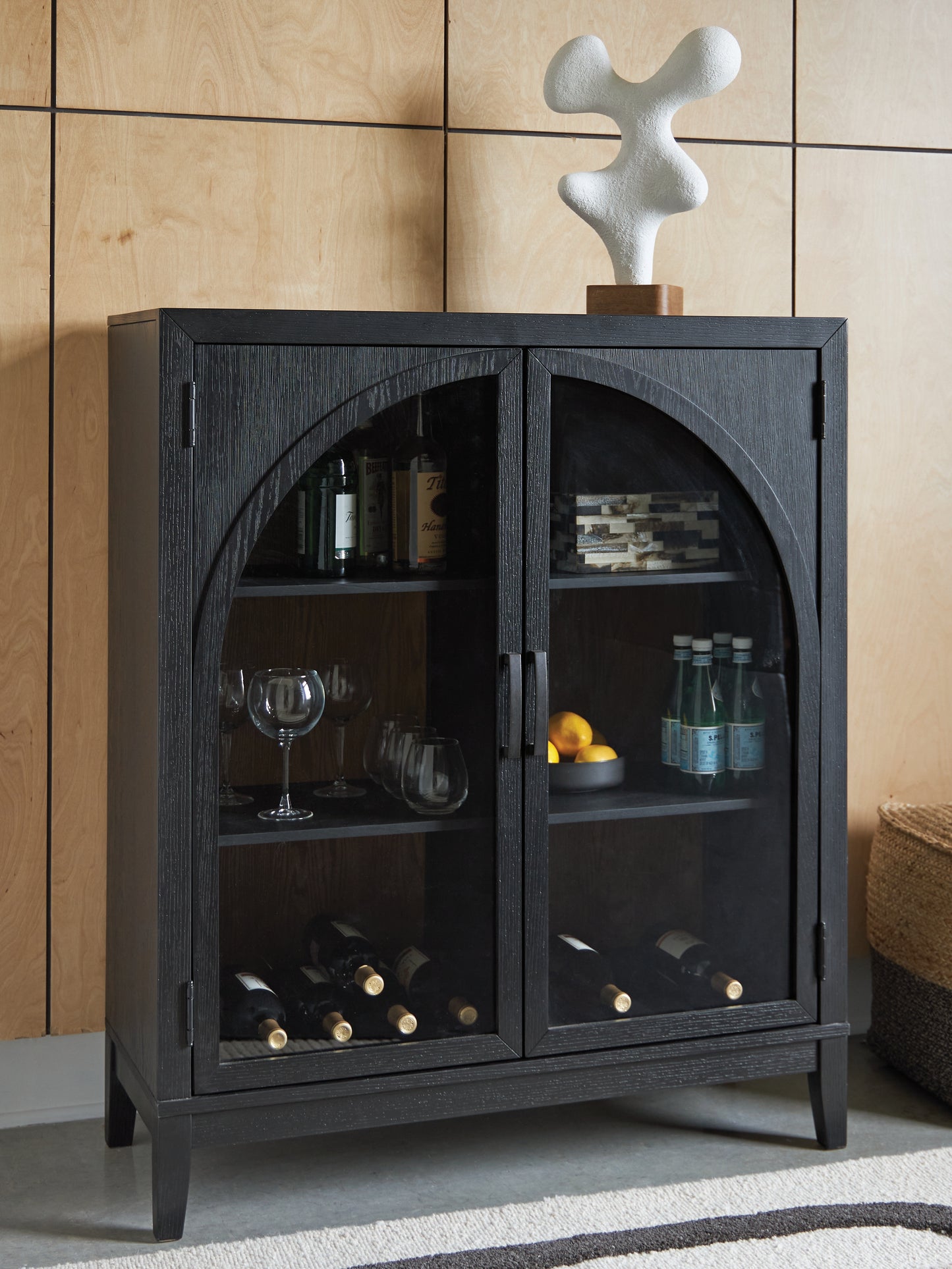 Auburndale Furniture Outlet - Ashley Furniture - Armenleigh Accent Cabinet - Bar Cabinet / Black/Brown - A4000702