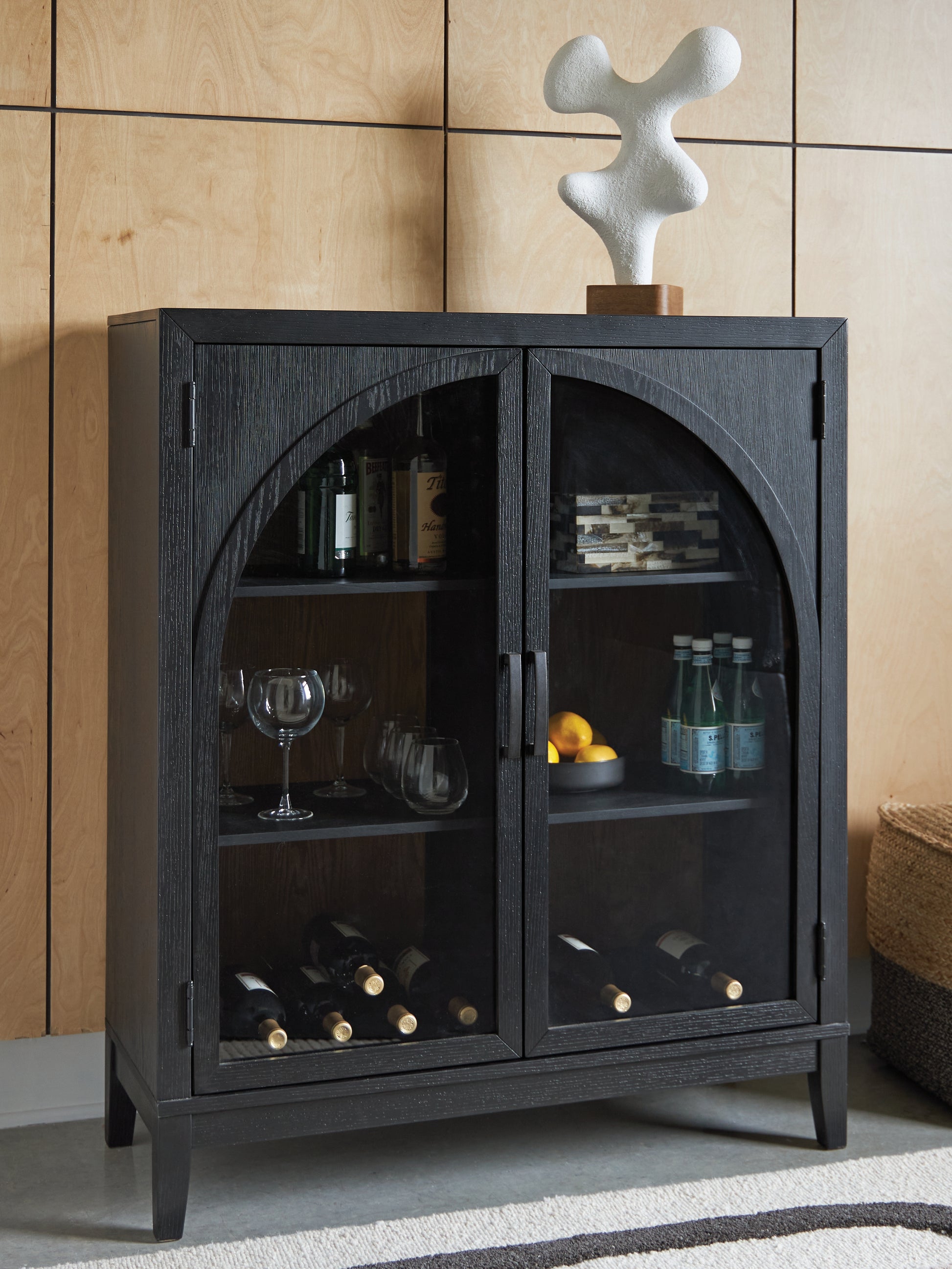 Auburndale Furniture Outlet - Ashley Furniture - Armenleigh Accent Cabinet - Bar Cabinet / Black/Brown - A4000702