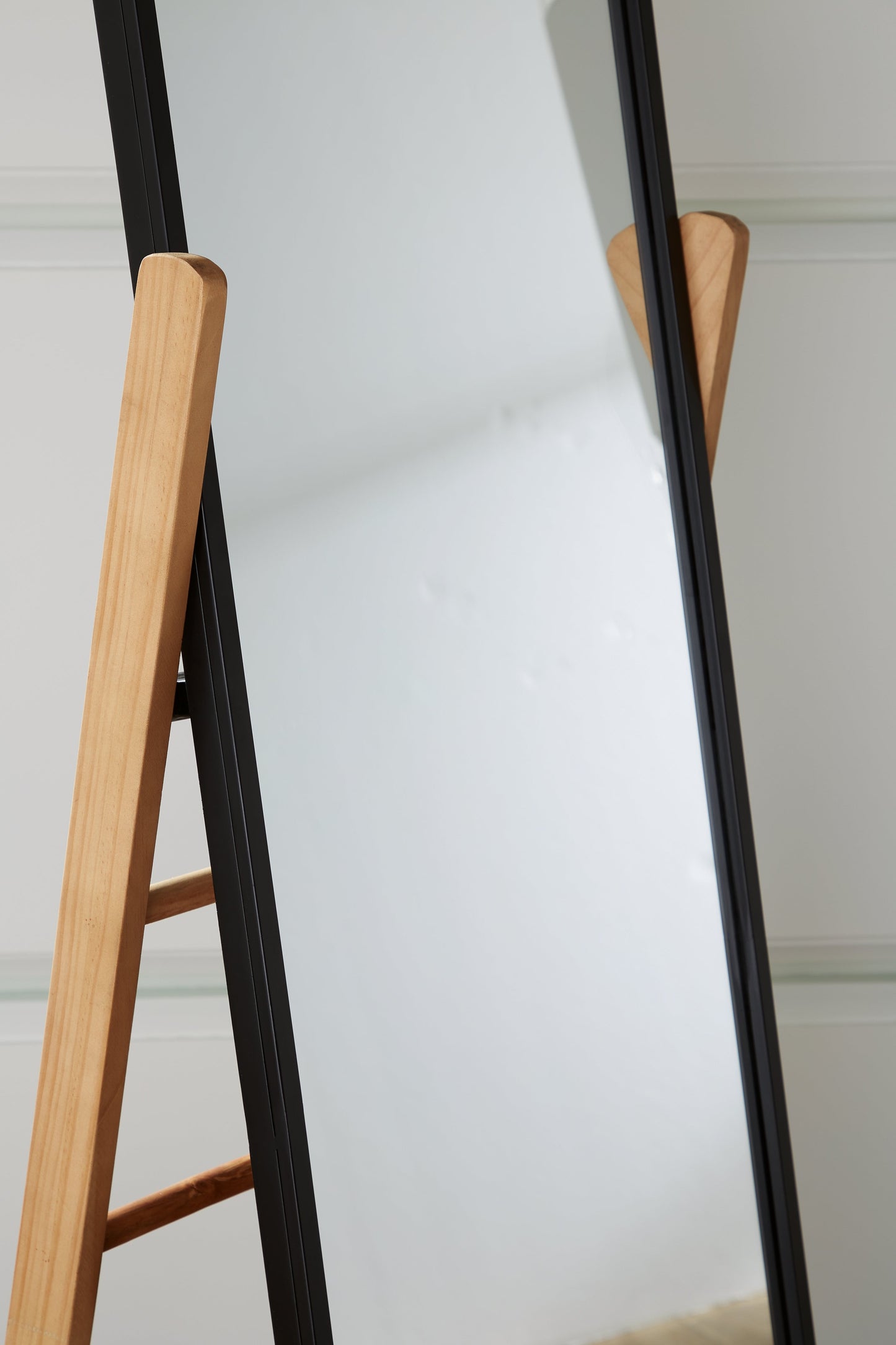 Bronick Mirror