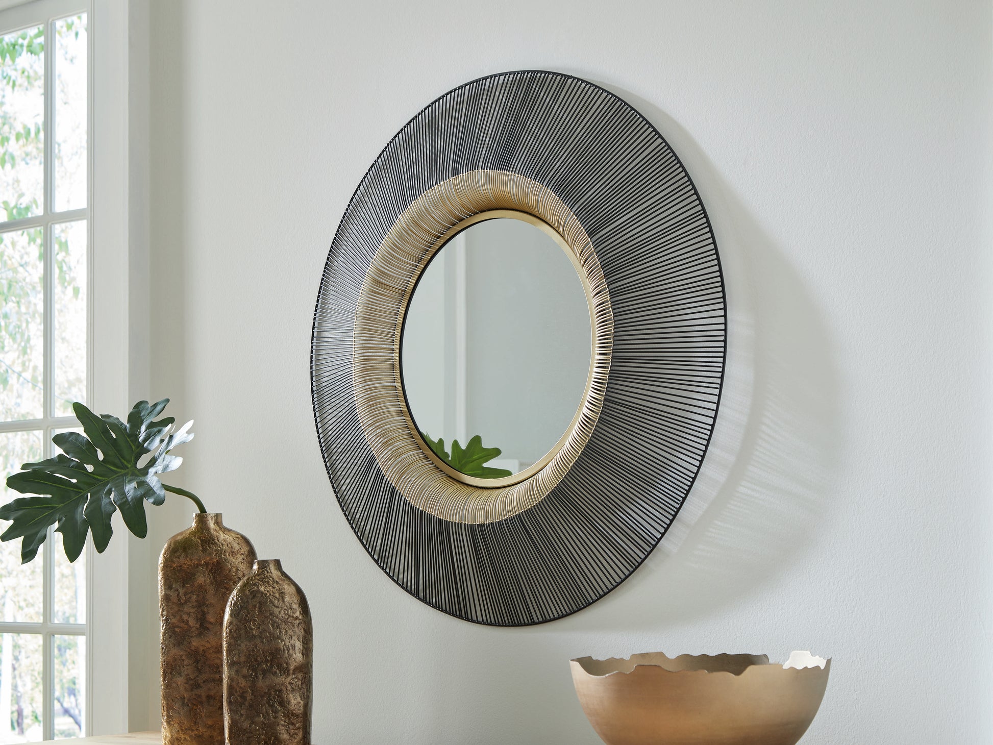 Auburndale Furniture Outlet - Ashley Furniture - Dallmen Mirror - Accent Mirror / Black/Gold Finish - A8010407