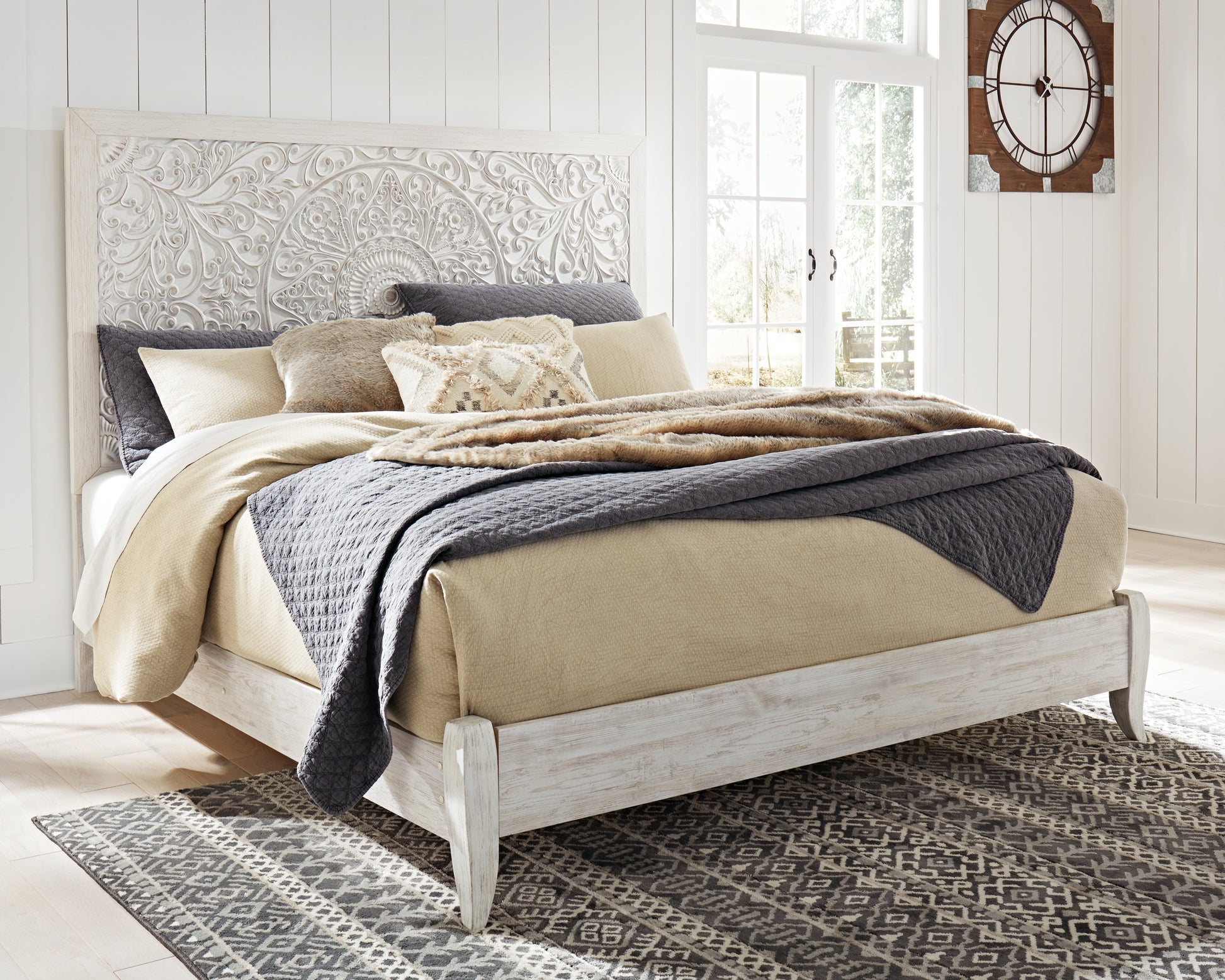 Auburndale Furniture Outlet - Ashley Furniture - Paxberry Bedroom - King Panel Bed / Whitewash - B181B10