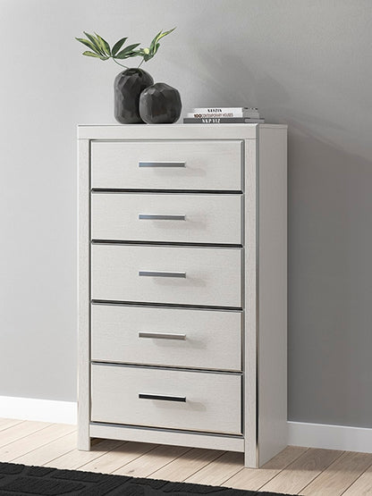 Auburndale Furniture Outlet - Ashley Furniture - Zuraleus Bedroom - Five Drawer Chest / White - PCB3381-46