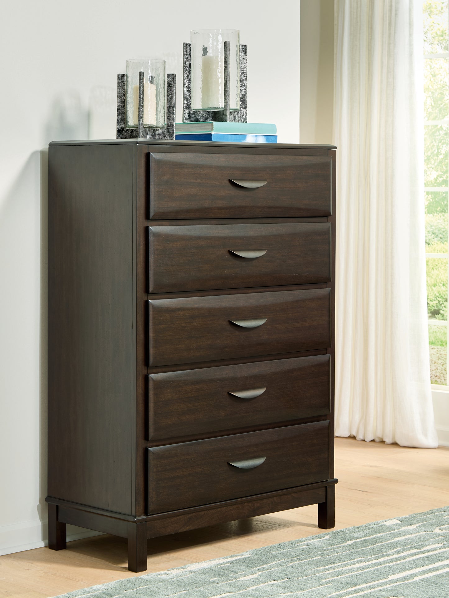 Auburndale Furniture Outlet - Ashley Furniture - Vanmore Bedroom - Five Drawer Chest / Dark Brown - B479-46