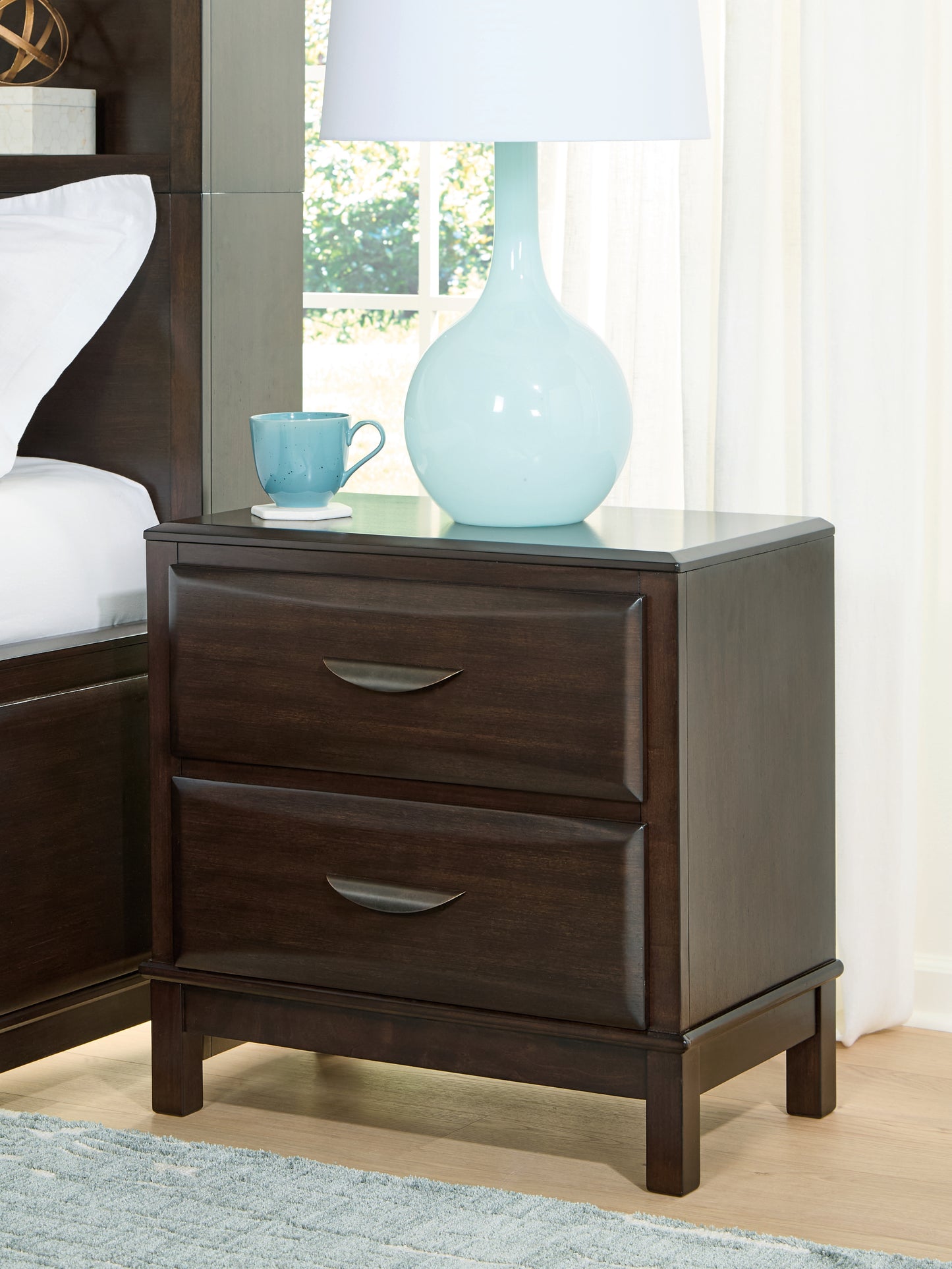 Auburndale Furniture Outlet - Ashley Furniture - Vanmore Bedroom - Dresser / Dark Brown - B479-31
