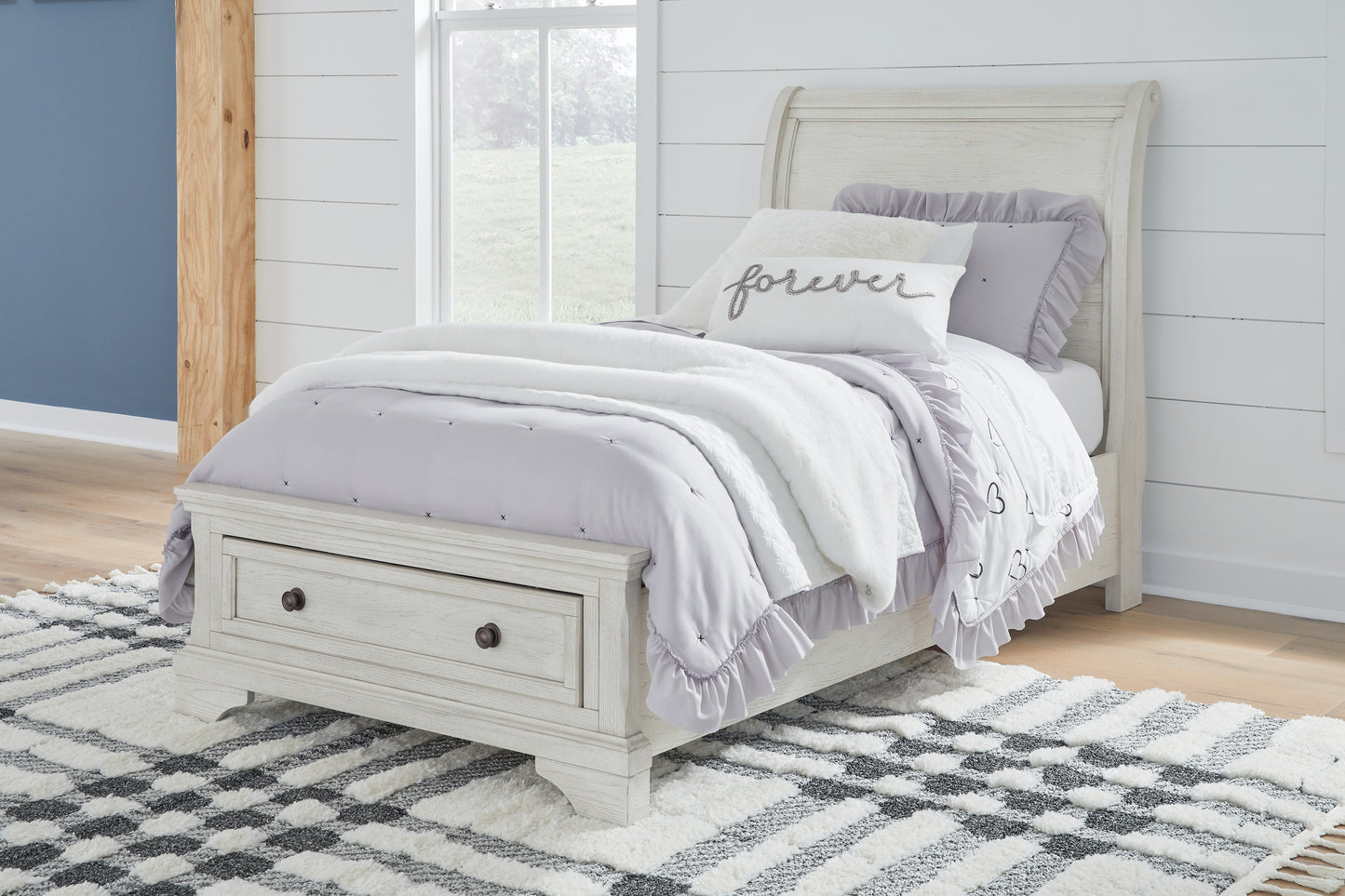 Auburndale Furniture Outlet - Ashley Furniture - Robbinsdale Bedroom - Twin Sleigh Storage Bed / Antique White - B742B12
