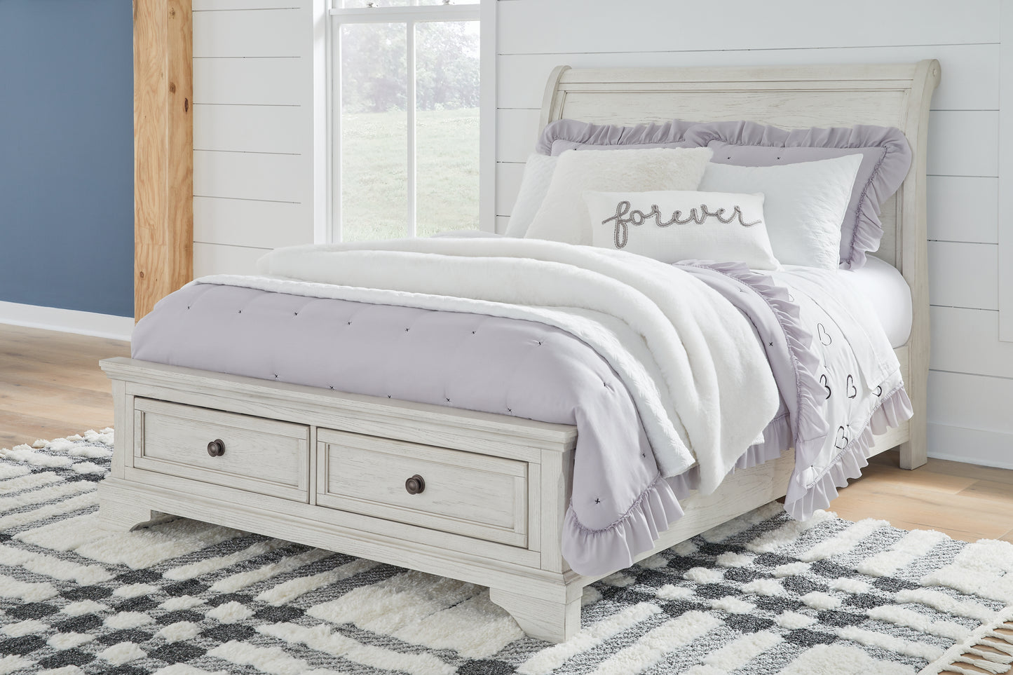 Auburndale Furniture Outlet - Ashley Furniture - Robbinsdale Bedroom - Full Sleigh Storage Bed / Antique White - B742B13