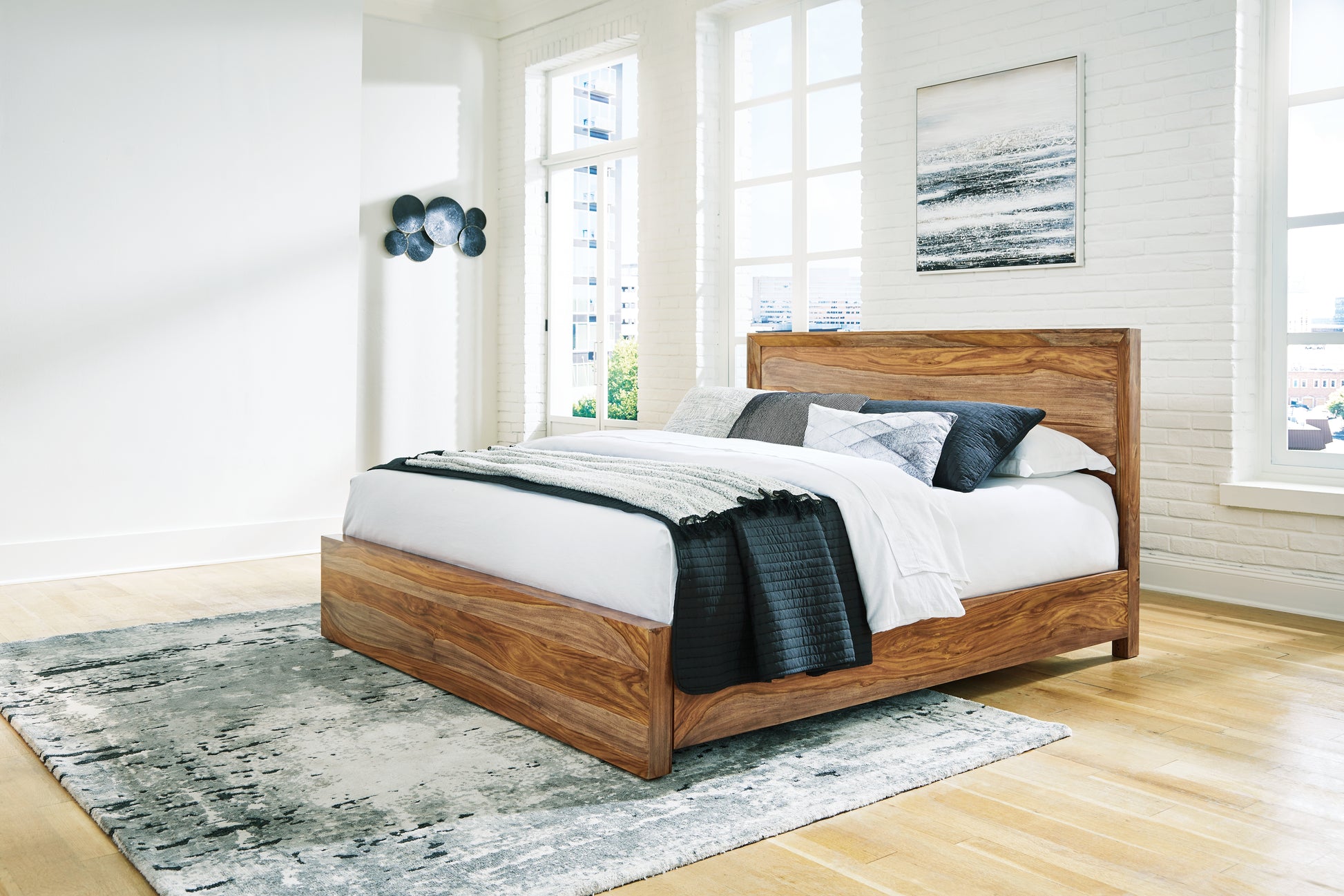 Auburndale Furniture Outlet - Ashley Furniture - Dressonni Bedroom - King Panel Bed / Brown - B790B4