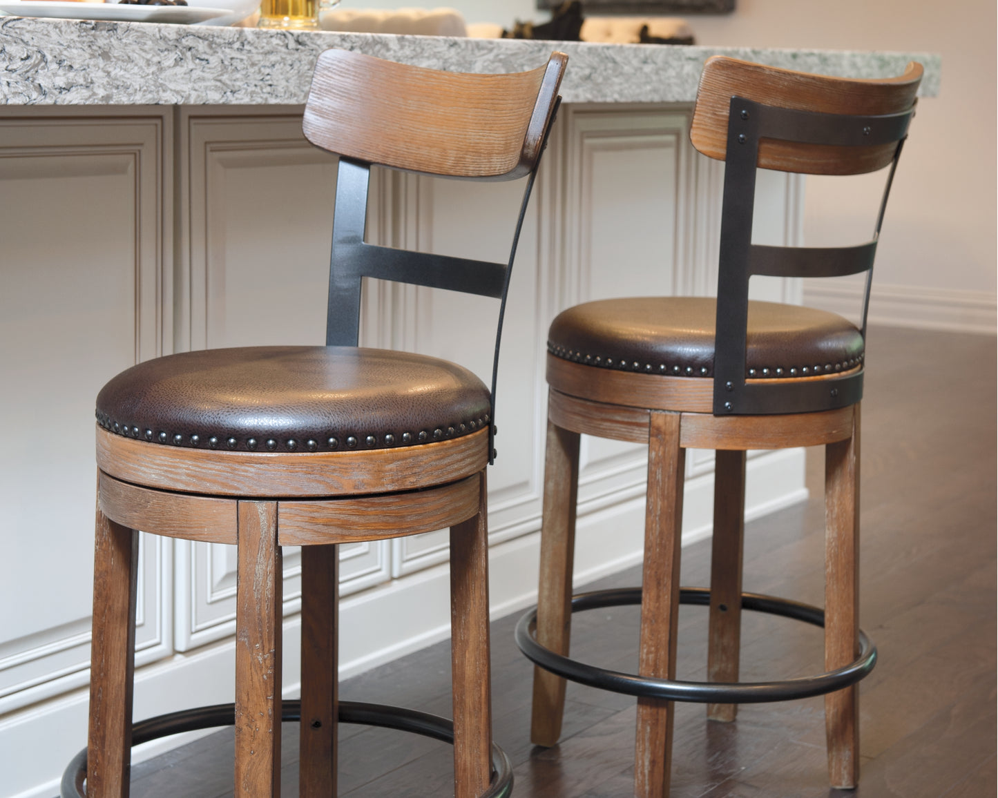 Auburndale Furniture Outlet - Ashley Furniture - Pinnadel Dining Room - Counter Height Bar Stool (Set of 2) / Grayish Brown - D542-124X2