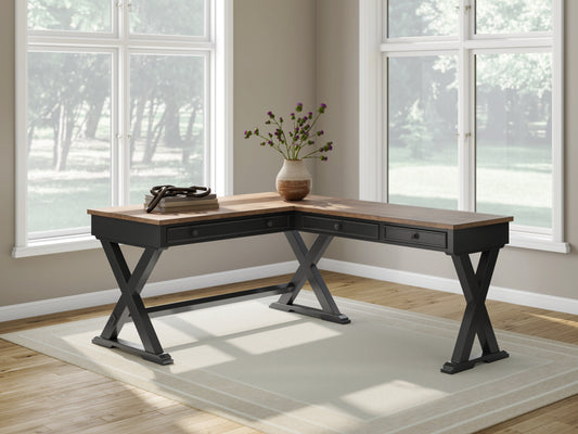 Auburndale Furniture Outlet - Ashley Furniture - Wildenauer Office Desk - Home Office Desk / Brown/Black - H664H2
