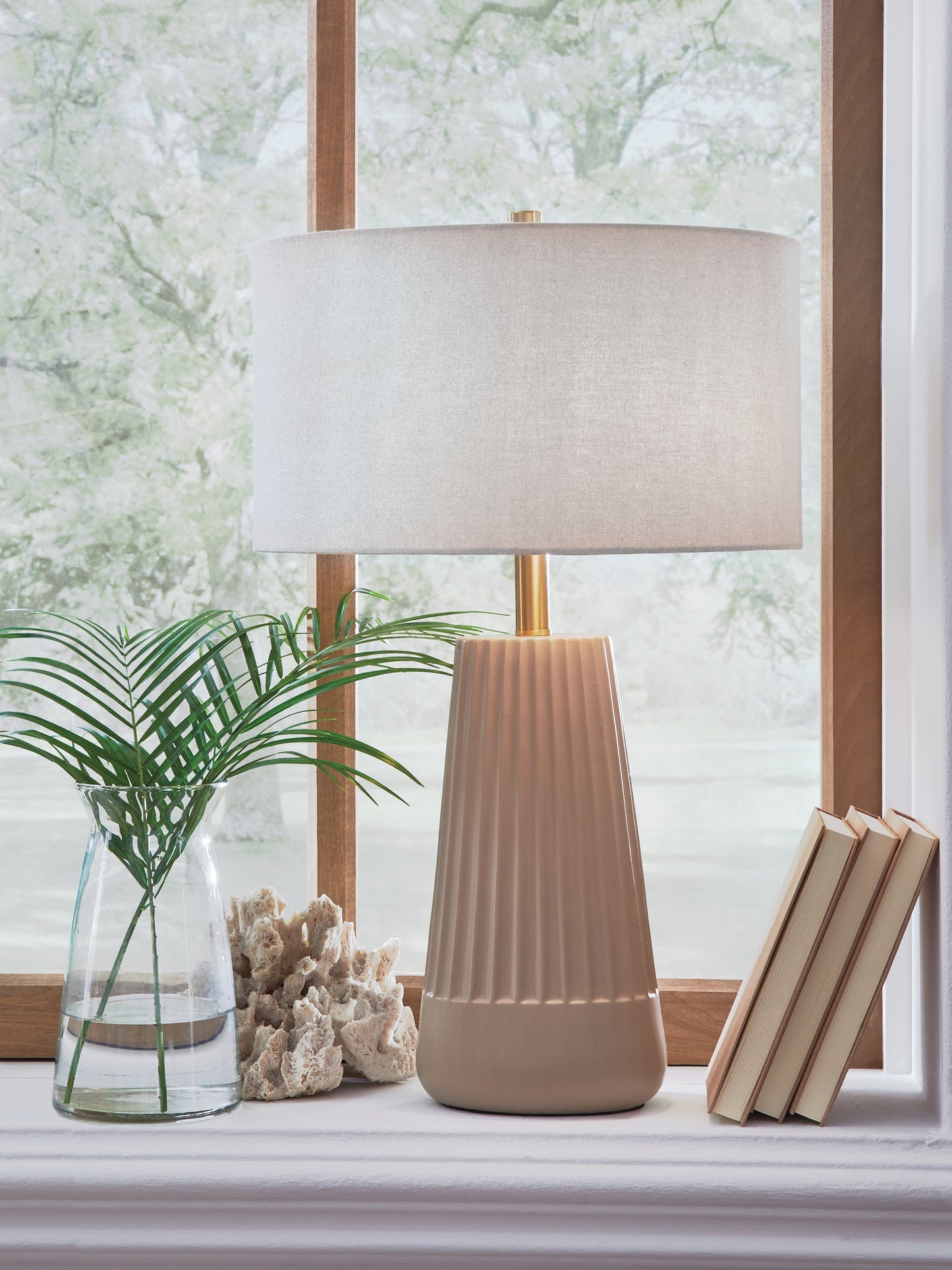 Auburndale Furniture Outlet - Ashley Furniture - Dellner Lighting - Ceramic Table Lamp (1/CN) - L100854
