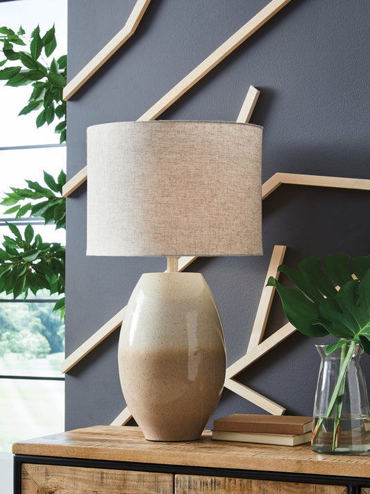 Auburndale Furniture Outlet - Ashley Furniture - Linas Lighting - Metal Table Lamp (1/CN) / Cream/Beige - L207594