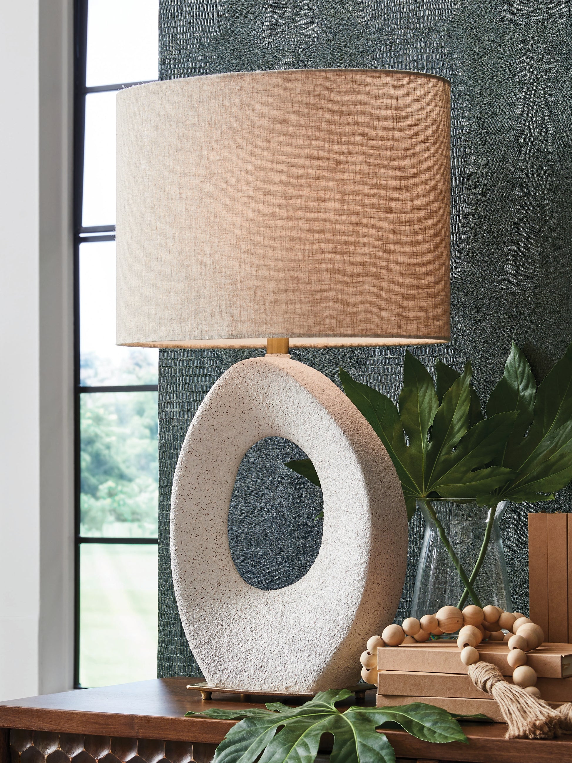 Auburndale Furniture Outlet - Ashley Furniture - Trentlen Lighting - Paper Table Lamp (1/CN) / Cream/Gold Finish - L235984