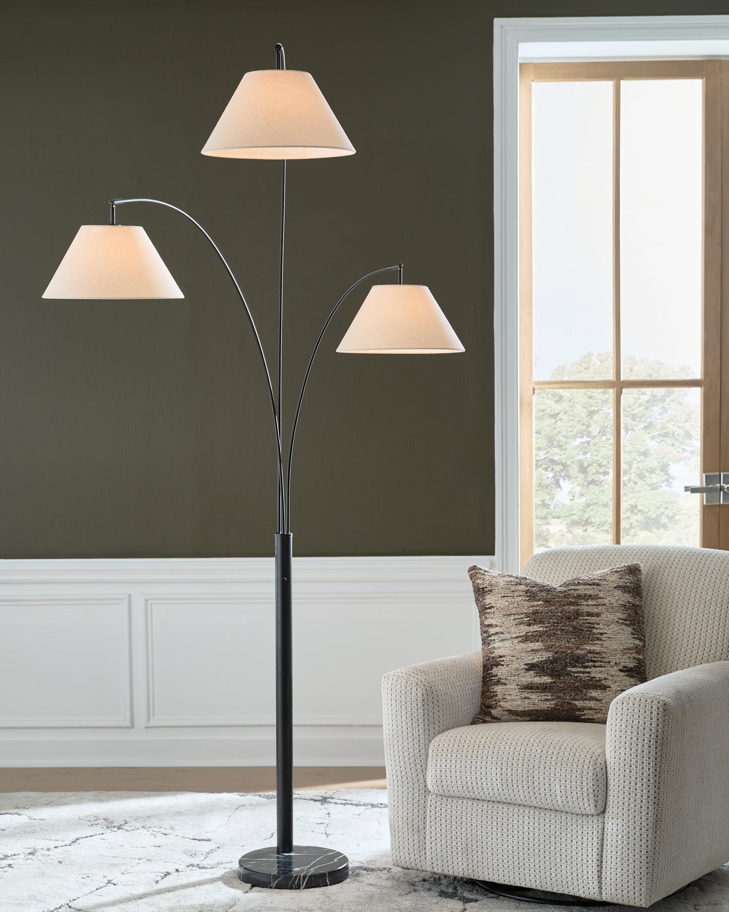 Auburndale Furniture Outlet - Ashley Furniture - Gibbswellner Lighting - Metal Arc Lamp (1/CN) - L725159