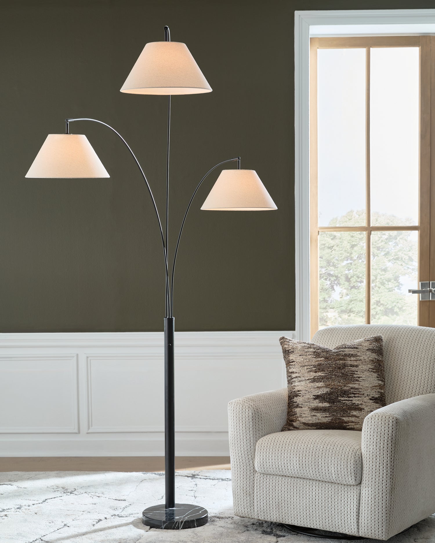 Auburndale Furniture Outlet - Ashley Furniture - Gibbswellner Lighting - Metal Arc Lamp (1/CN) - L725159