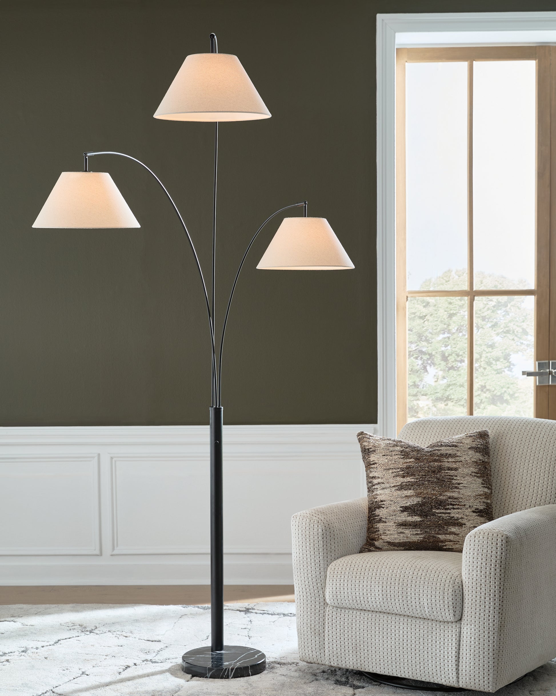 Auburndale Furniture Outlet - Ashley Furniture - Gibbswellner Lighting - Metal Arc Lamp (1/CN) - L725159