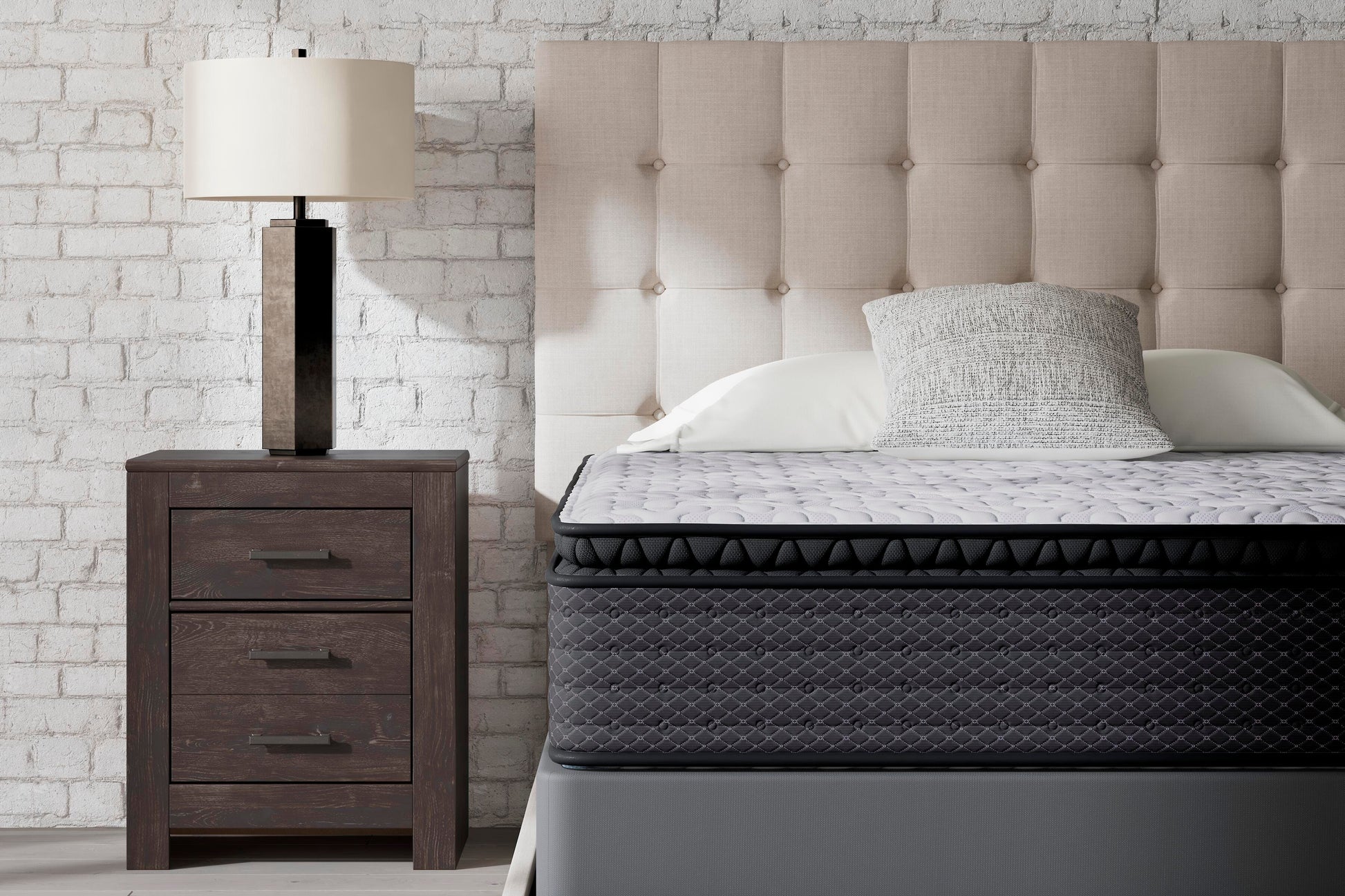Auburndale Furniture Outlet - Ashley Furniture - Anniversary Edition Pillowtop Mattresses - King - M42241