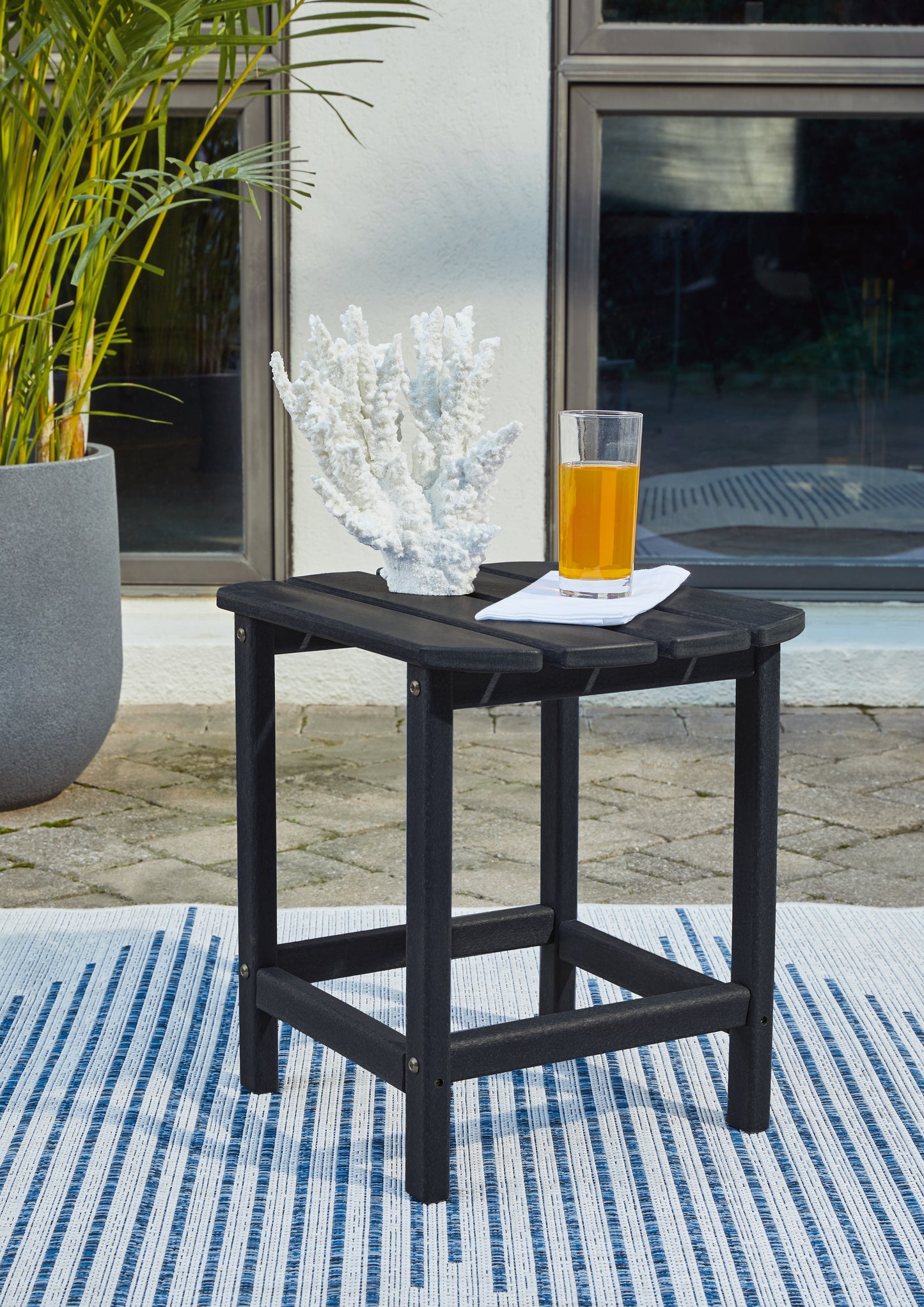 Auburndale Furniture Outlet - Ashley Furniture - Sundown Treasure Outdoor - End Table / Black - P008-703