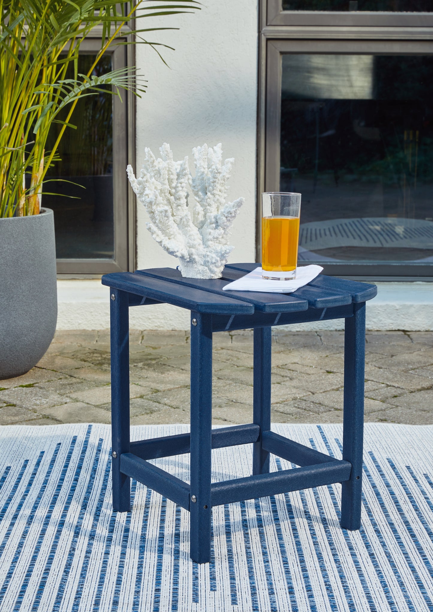 Auburndale Furniture Outlet - Ashley Furniture - Sundown Treasure Outdoor - End Table / Blue - P009-703
