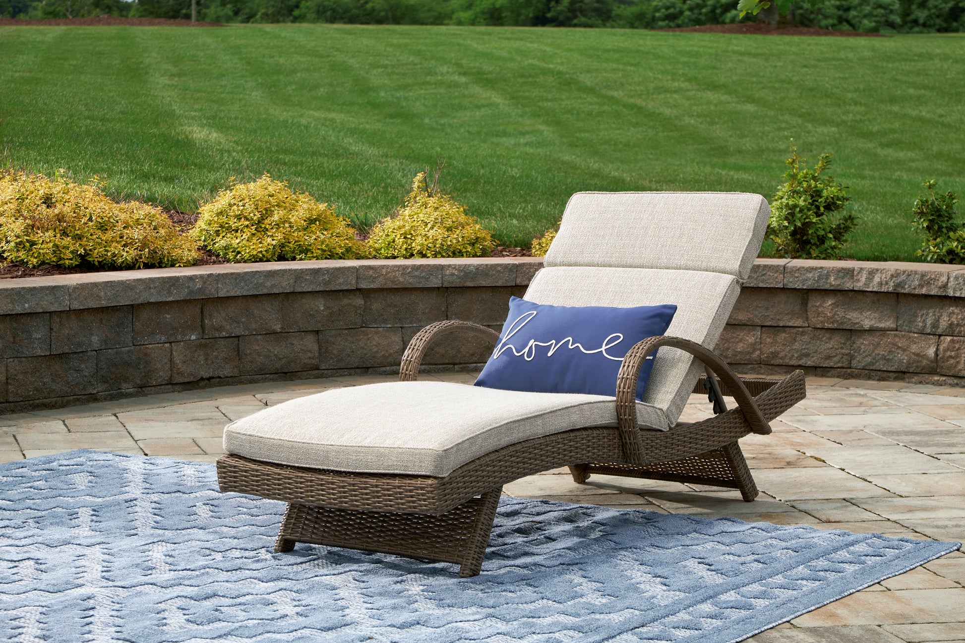 Auburndale Furniture Outlet - Ashley Furniture - Beachcroft Outdoor - Chaise Lounge with Cushion / Beige - P791-815