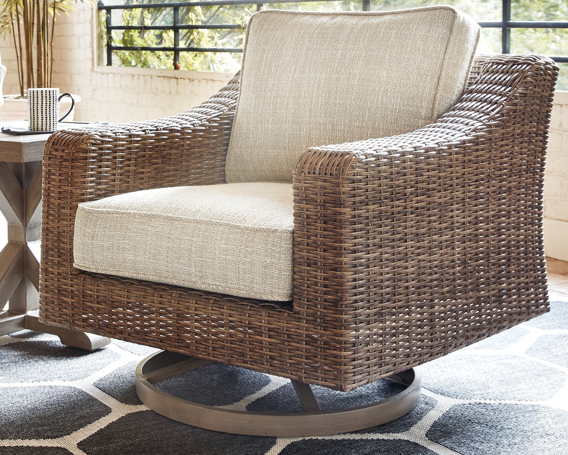 Auburndale Furniture Outlet - Ashley Furniture - Beachcroft Outdoor - Swivel Lounge Chair (1/CN) / Beige - P791-821