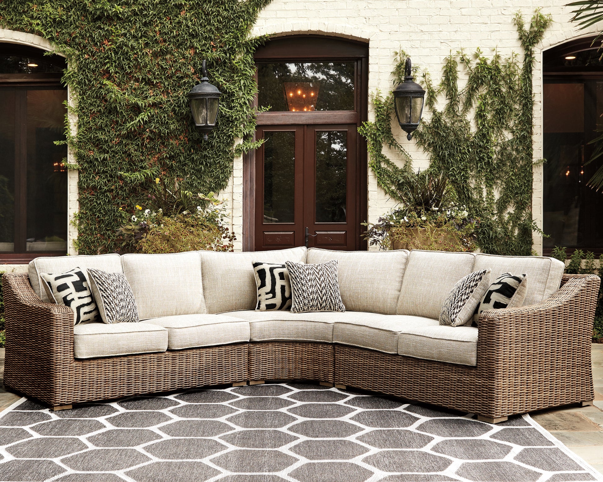 Auburndale Furniture Outlet - Ashley Furniture - Beachcroft Outdoor - 3-Piece Outdoor Seating Set / Beige - P791P6