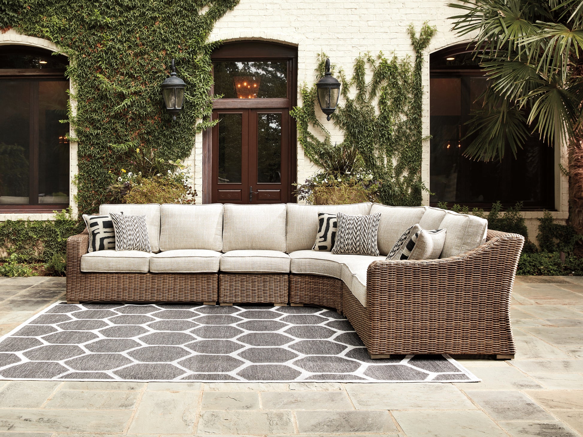 Auburndale Furniture Outlet - Ashley Furniture - Beachcroft Outdoor - 4-Piece Outdoor Seating Set / Beige - P791P7