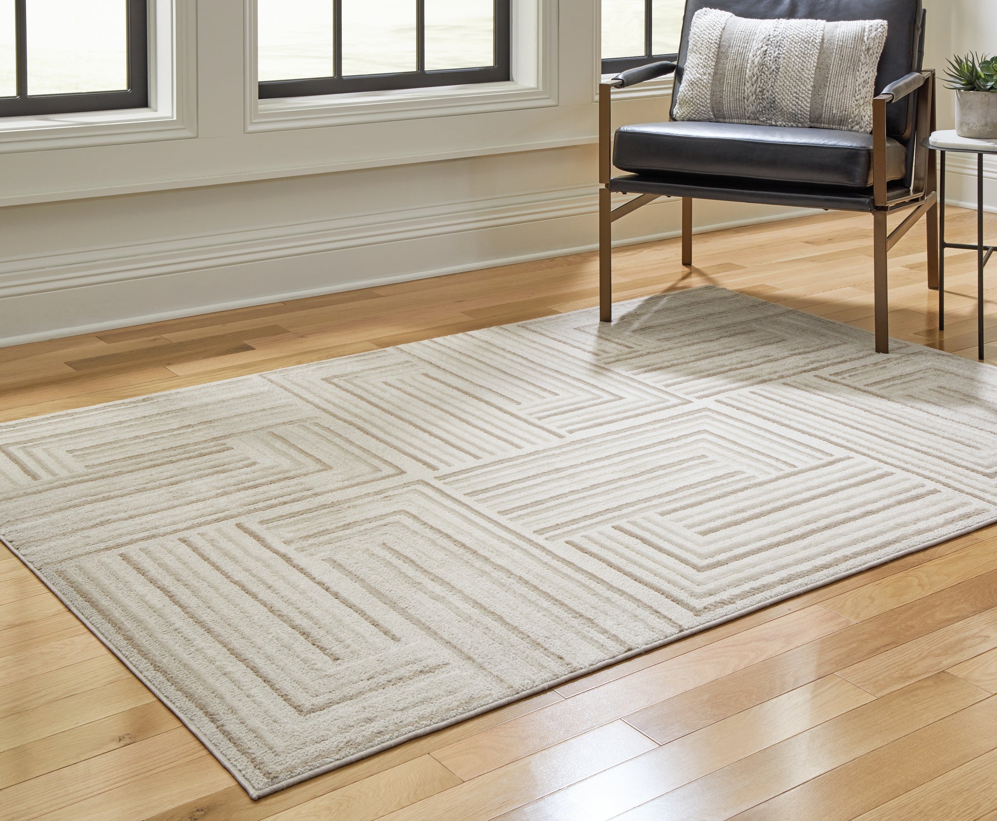 Auburndale Furniture Outlet - Ashley Furniture - Darmondard Rug - 5' x 7' Rug / Cream/Taupe - R406942