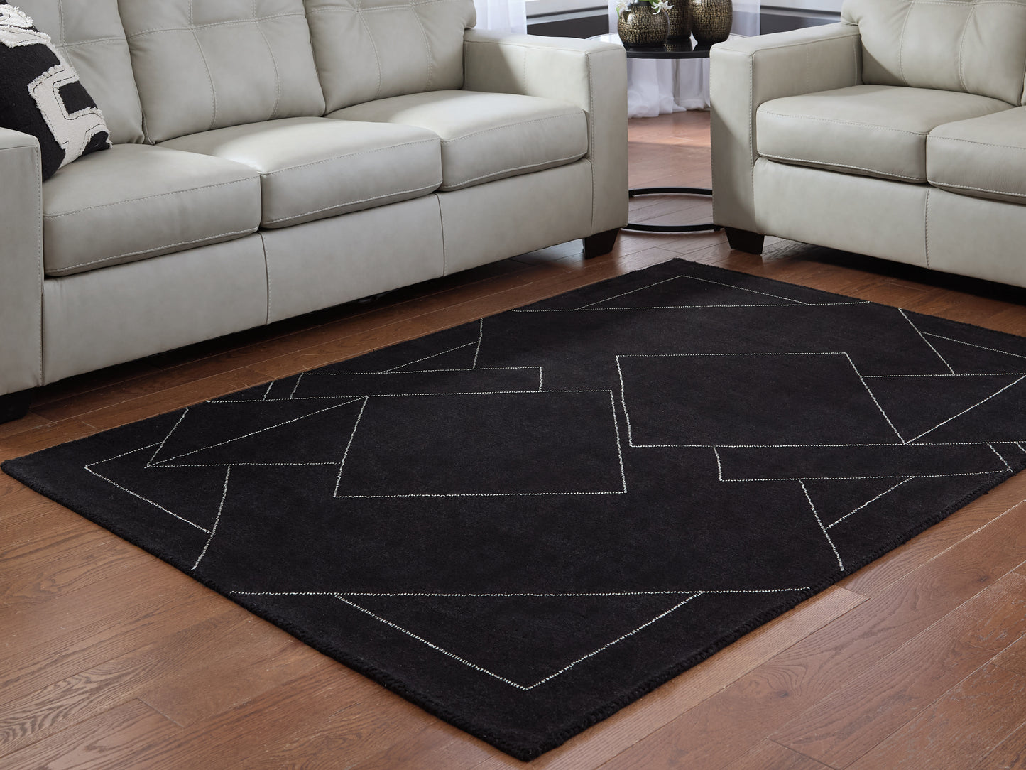 Auburndale Furniture Outlet - Ashley Furniture - Marav Rug - 5' x 7' Area Rug / Black/White - R407532